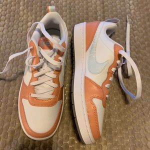 LAST MARKDOWN before sent to consignment . NWOB Size 6Y Nikes